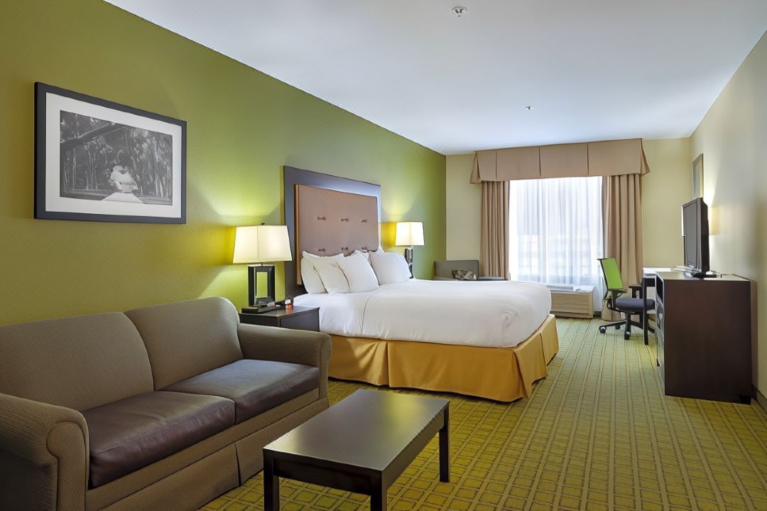 Holiday Inn Express & Suites Savannah - Midtown