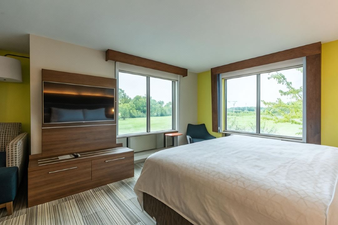 Holiday Inn Express & Suites Memphis/Germantown