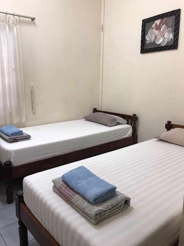 Vitoonguesthouse2Fanrooms & Aircondition