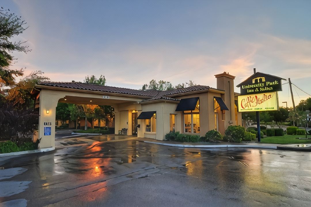 University Park Inn & Suites