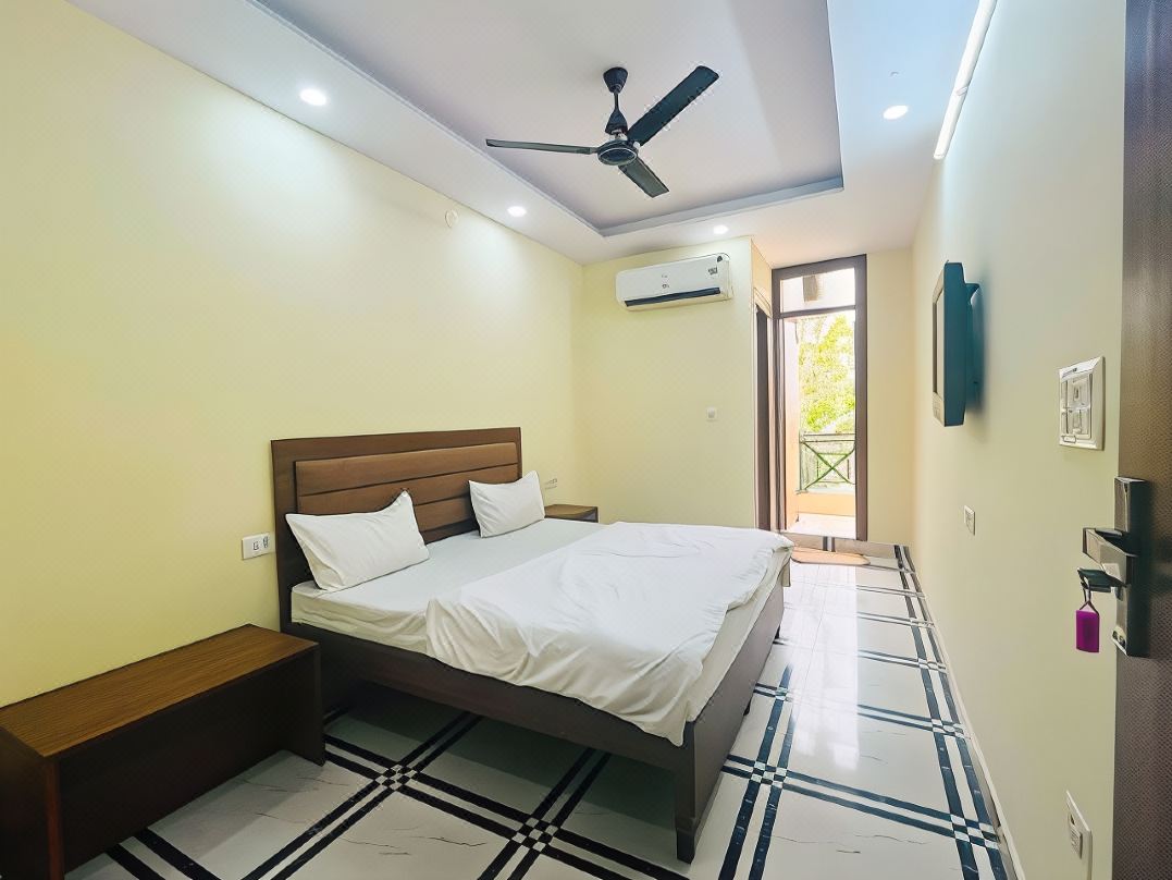 Roomshala 168 Startlight Suites