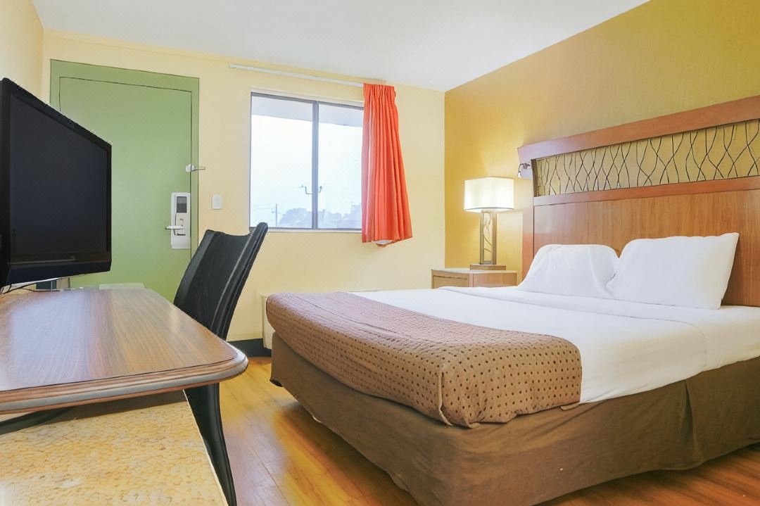 OYO Hotel Mobile, Al I-65 at Airport Blvd