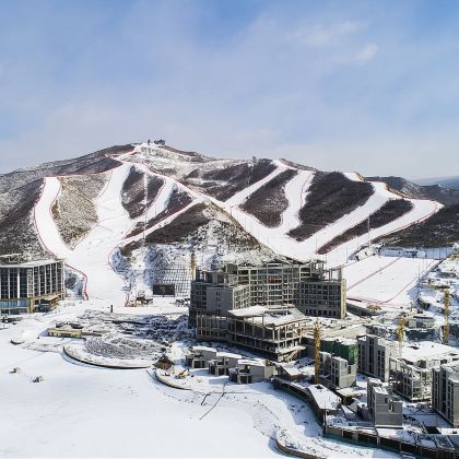 崇礼翠云山银河滑雪小镇一日游 含双人滑雪装备+1V1教练 崇礼翠云山银河滑雪小镇一日游 含双人滑雪装备+1V1教练