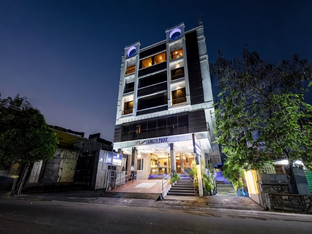 Hotel Tamizh Park