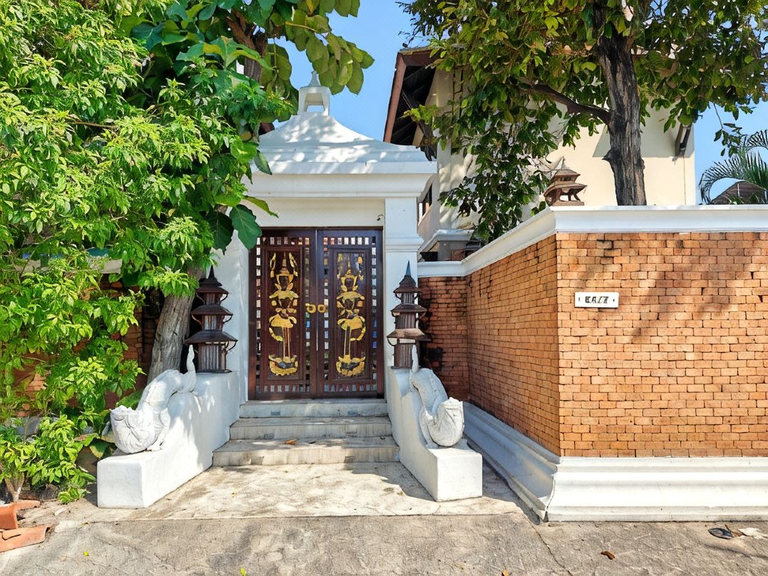 Pool Villa 8 Bedroom 20 people Devara