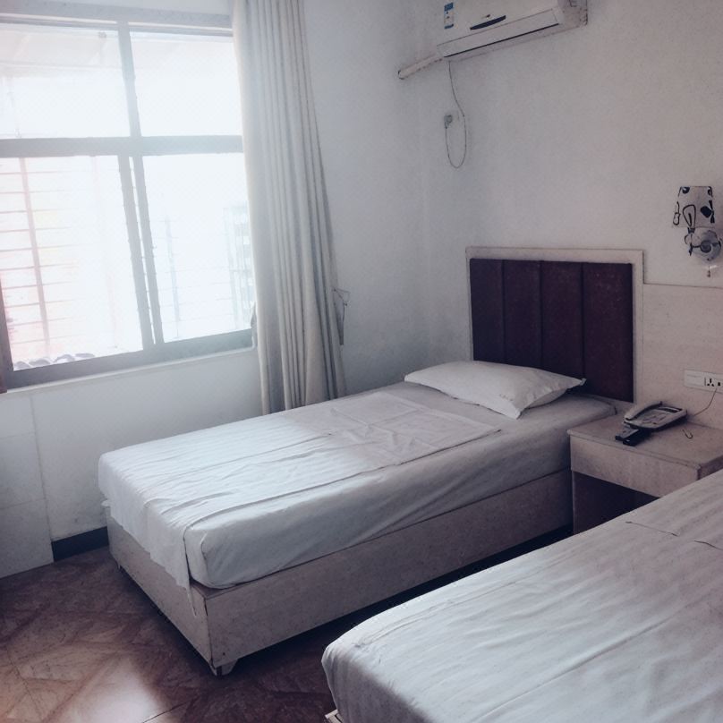 Yiwu Bridge Hotel