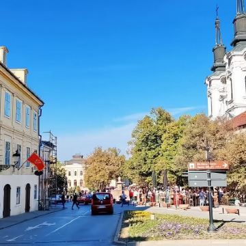 从贝尔格莱德出发:诺维萨德小镇和斯雷姆斯基-卡尔洛夫奇之旅 从贝尔格莱德出发:诺维萨德小镇和斯雷姆斯基-卡尔洛夫奇之旅
