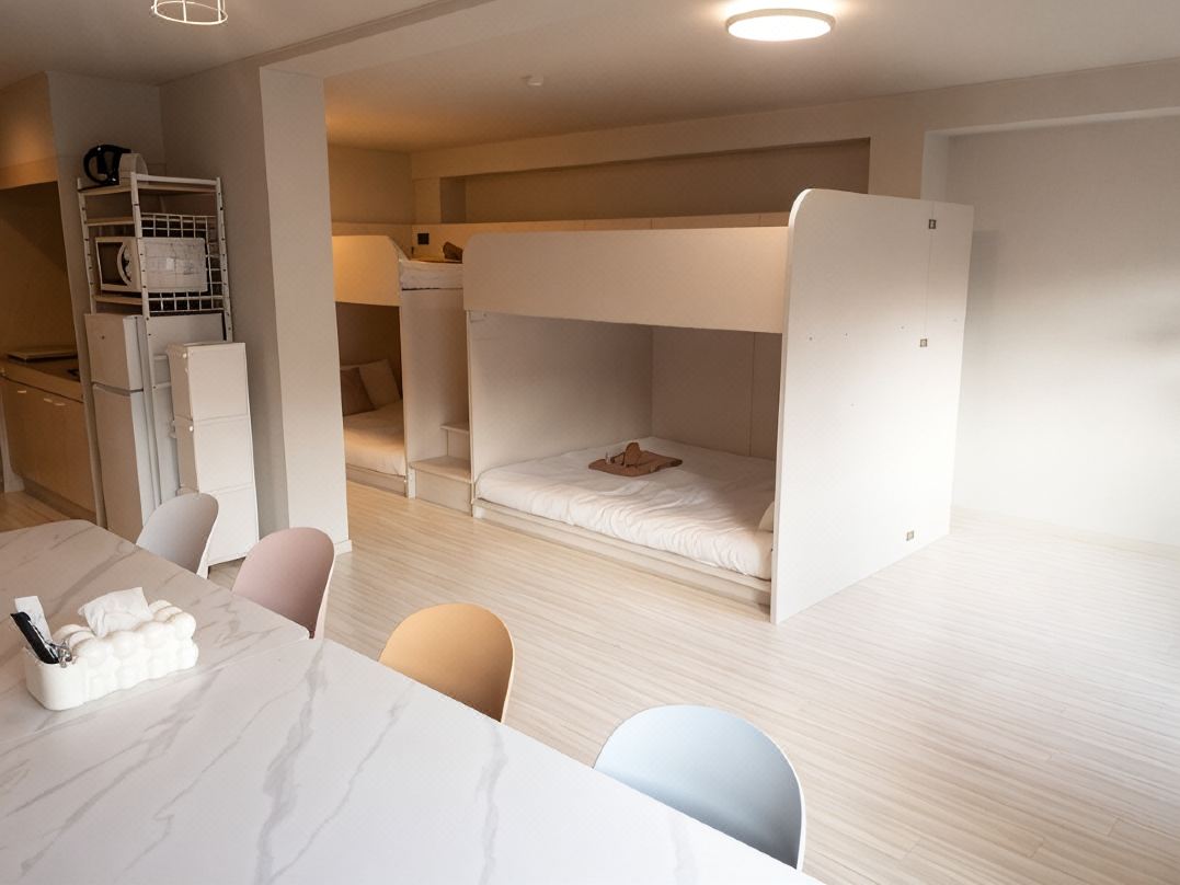 Shinjuku | Maximum 8ppl | Double 4 | 3-minute walk from the station | 40sqm private | 302