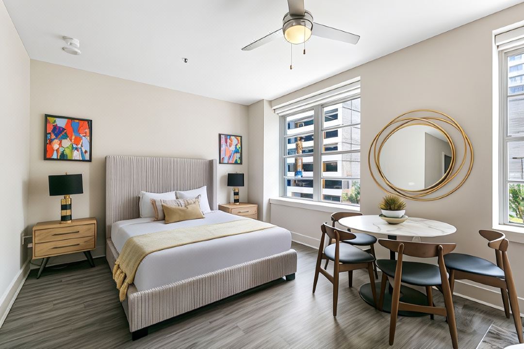 Elegant Studio Near French Quarter