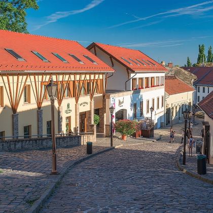 公牛血葡萄酒故乡埃格尔一日游:埃格尔城堡+美人谷+萨洛克浴场 公牛血葡萄酒故乡埃格尔一日游:埃格尔城堡+美人谷+萨洛克浴场