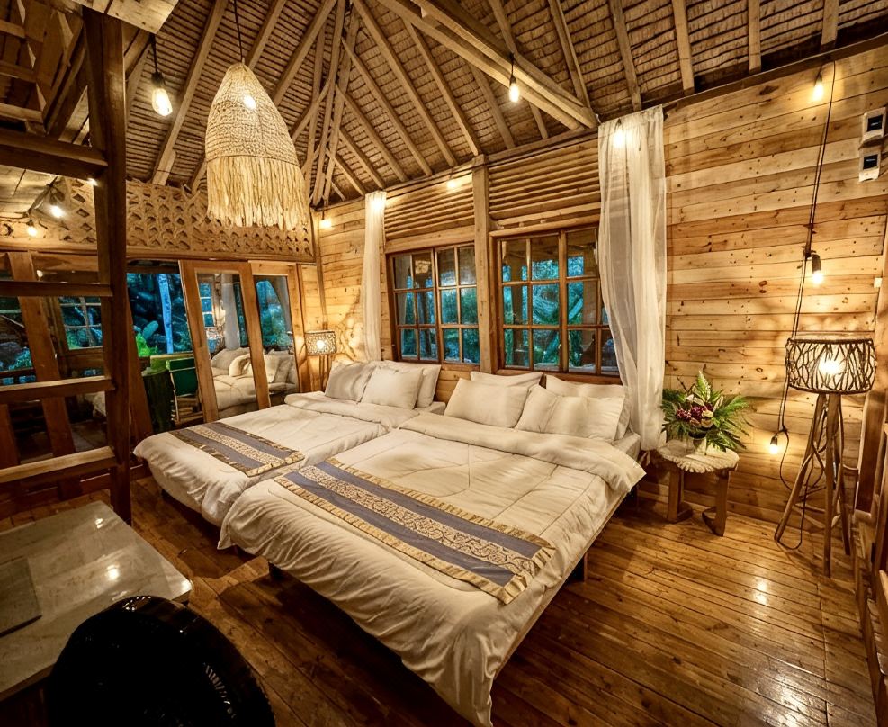 Sundown Farm Stay | Pinewood Villa with Pool