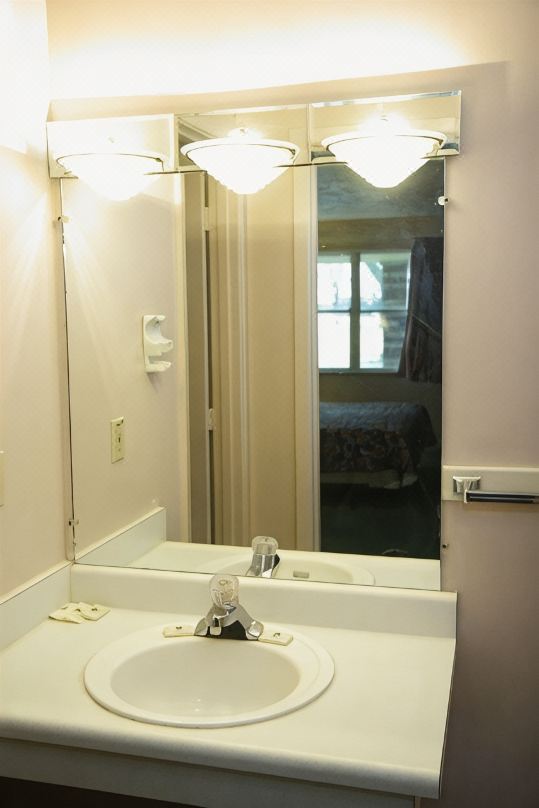 Country Club Inn & Suites