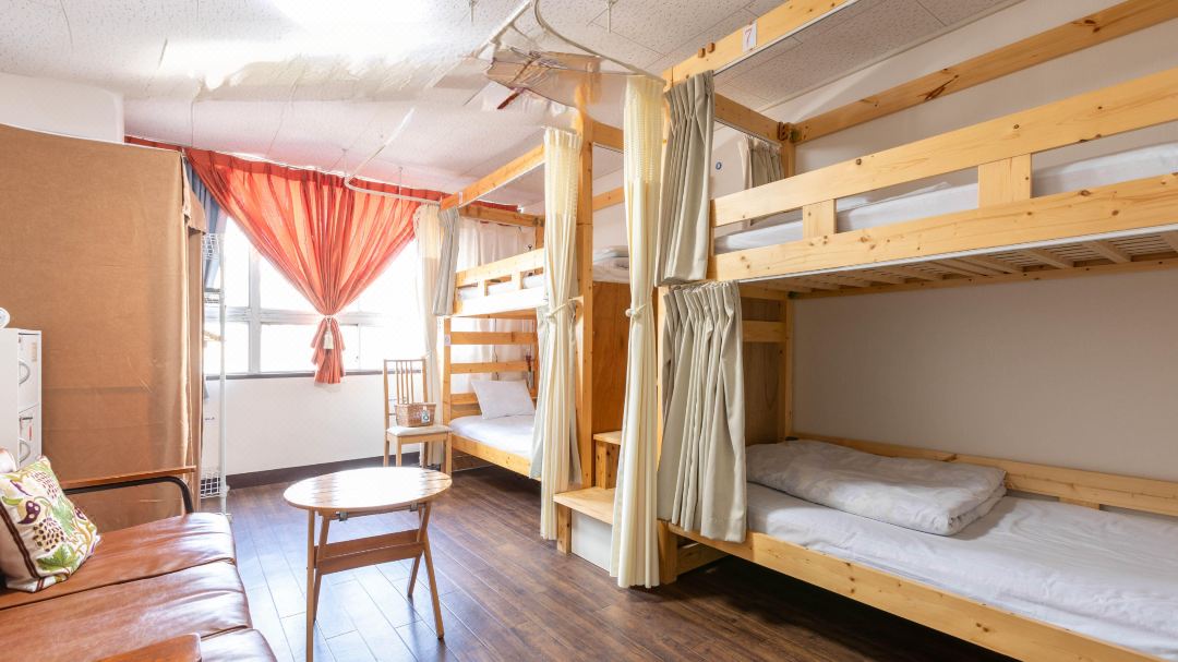 Almas Guest House - Hostel