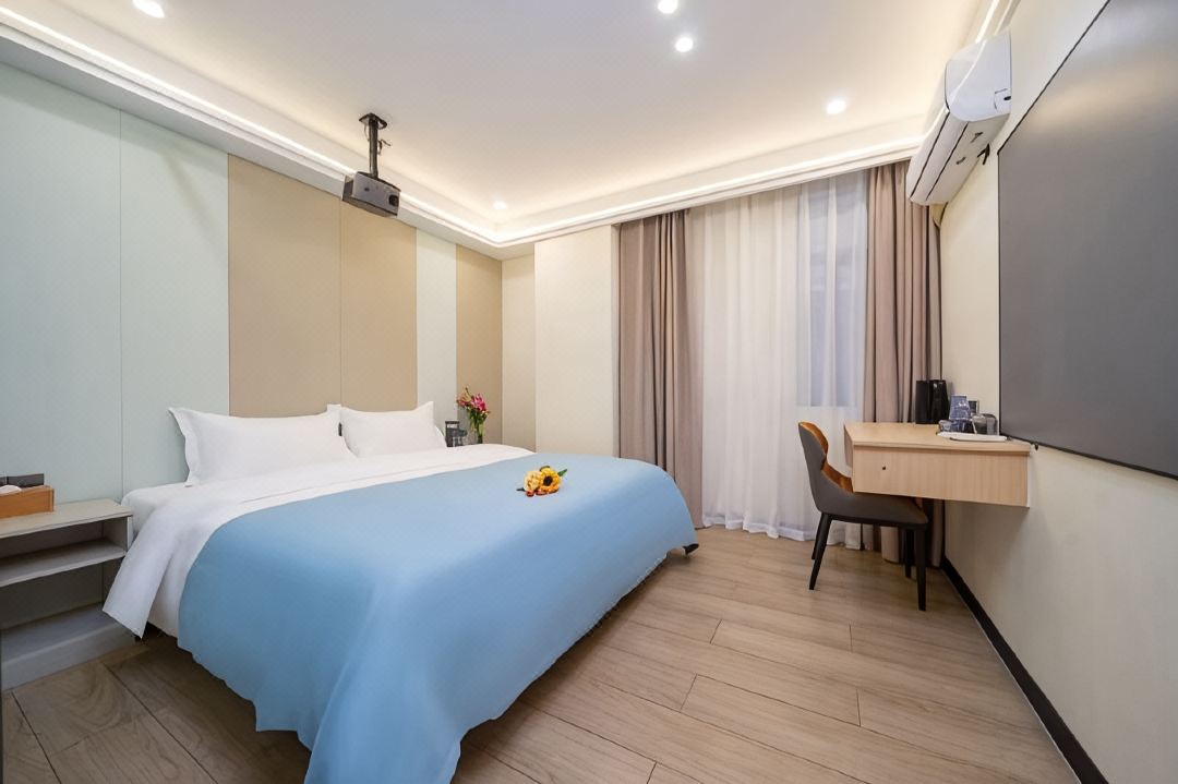 Qingning Smart Travel Hotel (Qingyuan Changlong Subway Station Store)