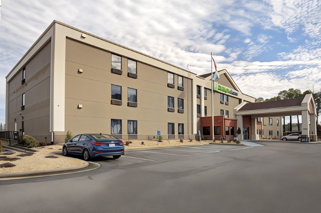 Holiday Inn Express Metropolis