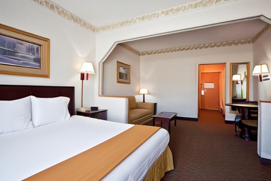 Holiday Inn Express & Suites Hiawassee