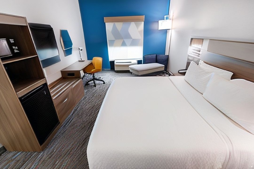 Holiday Inn Express & Suites Huntsville Airport
