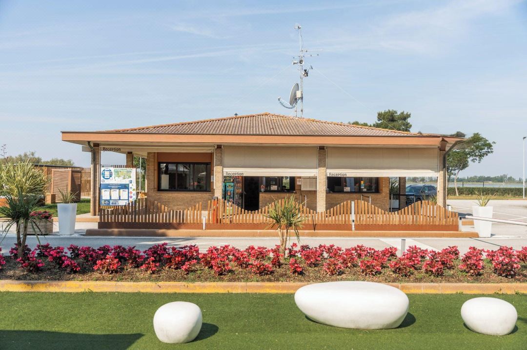 Club del Sole Spina Family Collection