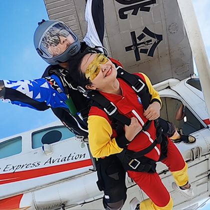广东阳江合山跳伞基地一日游【4000米跳伞+空中酷炫拍摄】 广东阳江合山跳伞基地一日游【4000米跳伞+空中酷炫拍摄】