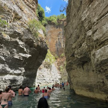 培拉特:奥苏姆峡谷与博戈维瀑布之旅 培拉特:奥苏姆峡谷与博戈维瀑布之旅