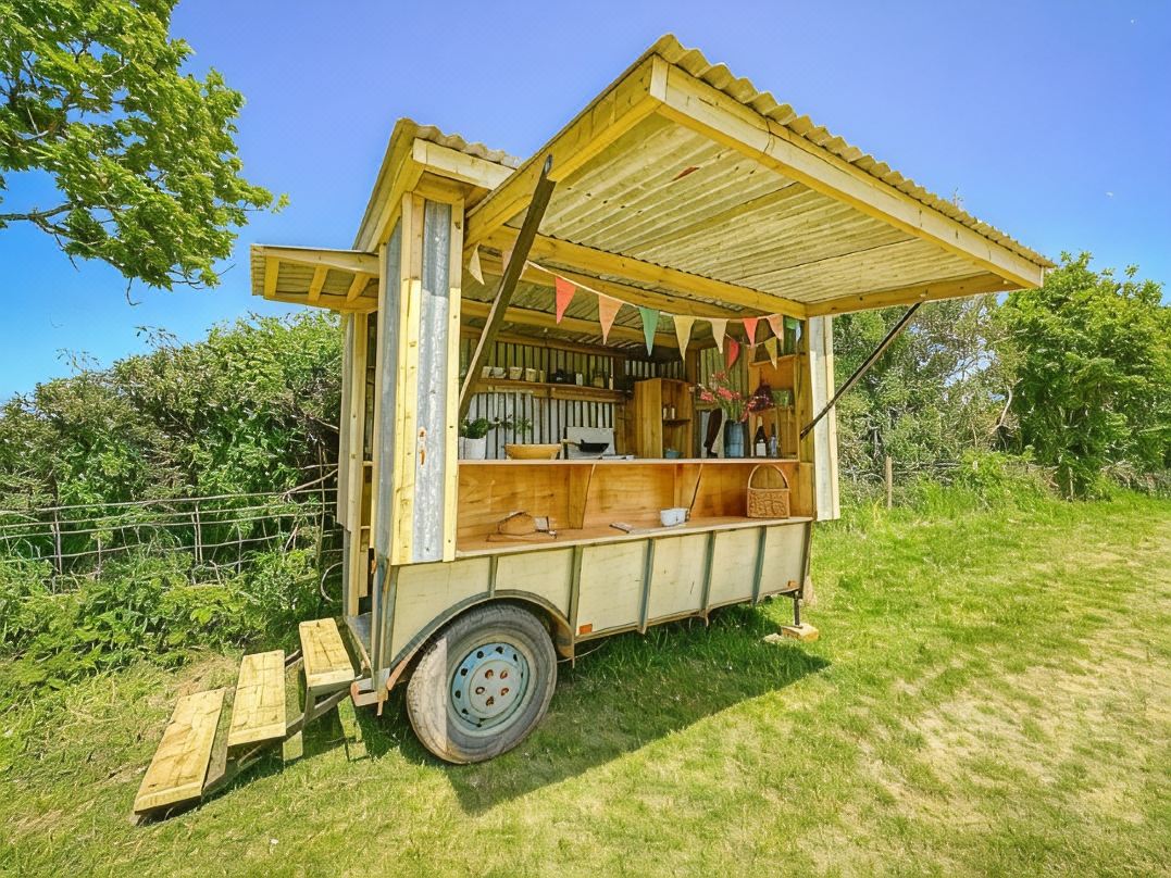 Bowhayes Farm Sanctuary - Glamping