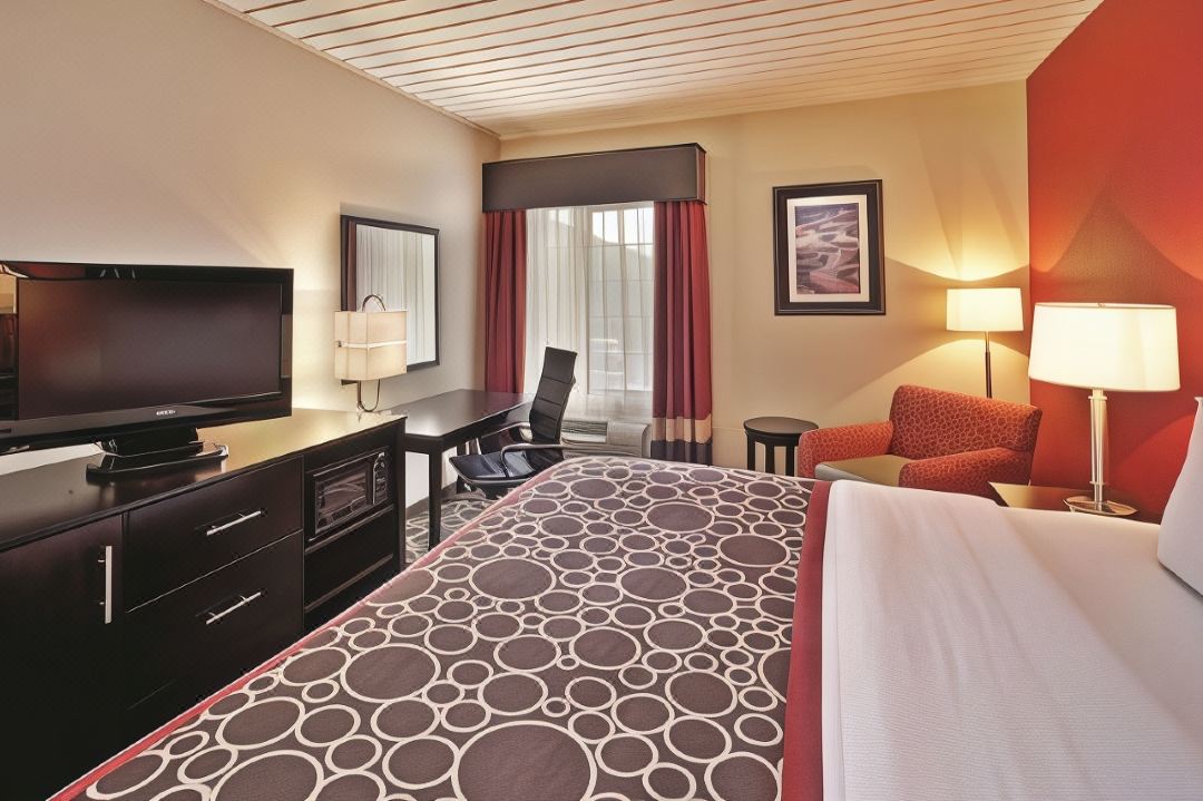 La Quinta Inn & Suites by Wyndham Elkview - Charleston NE