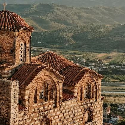 包车游千窗之城:培拉特城堡、奥努佛里圣像博物馆博、曼加莱姆区 包车游千窗之城:培拉特城堡、奥努佛里圣像博物馆博、曼加莱姆区