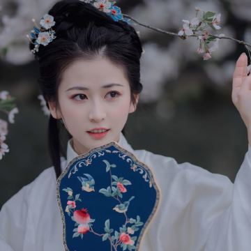 东湖樱花园+省科技馆+华中科技大学+光谷空轨+萝卜快跑亲子游 东湖樱花园+省科技馆+华中科技大学+光谷空轨+萝卜快跑亲子游