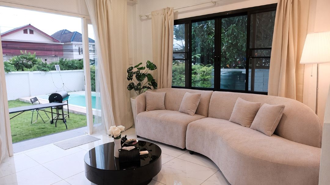 Modern Private Pool Villa in Sukhumvit