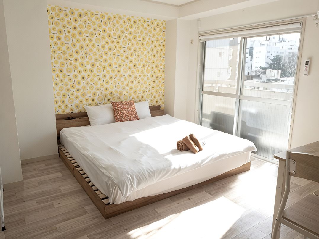 Shinjuku | Maximum 4ppl | Queen×2 | 3-minute walk from the station | 42sqm private | 702