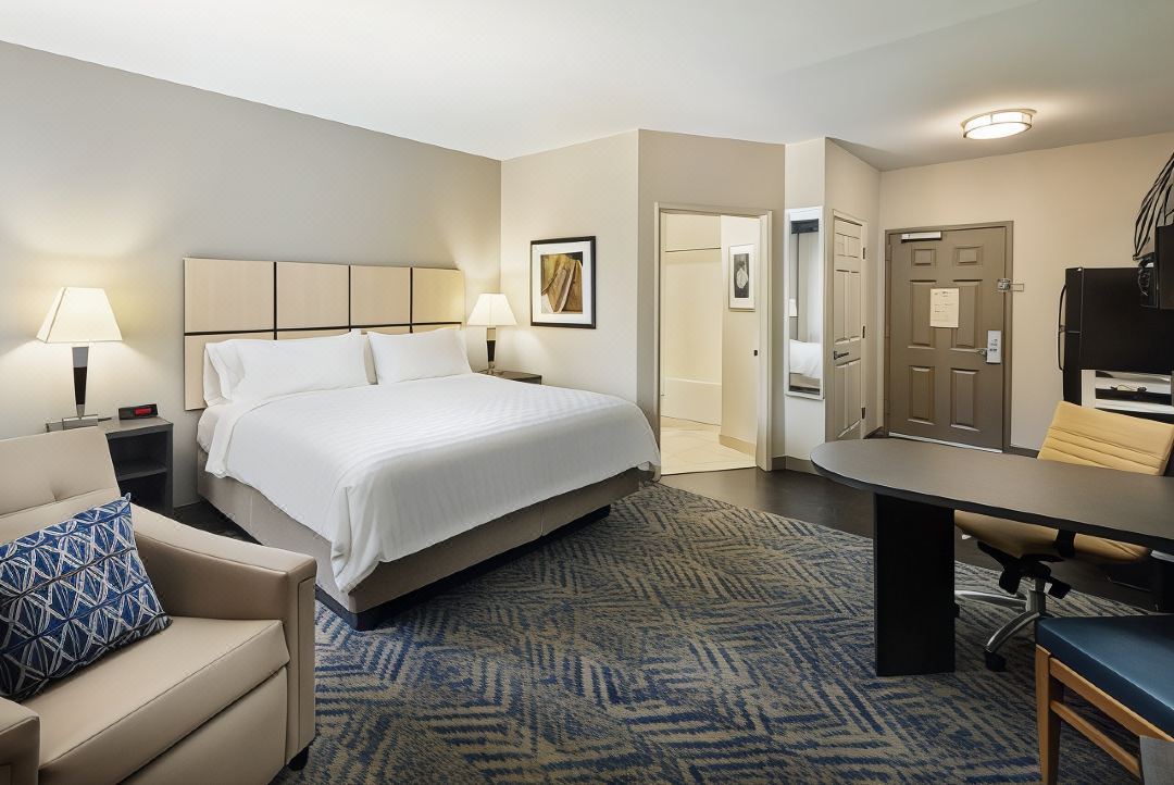Candlewood Suites Charleston - Northwoods
