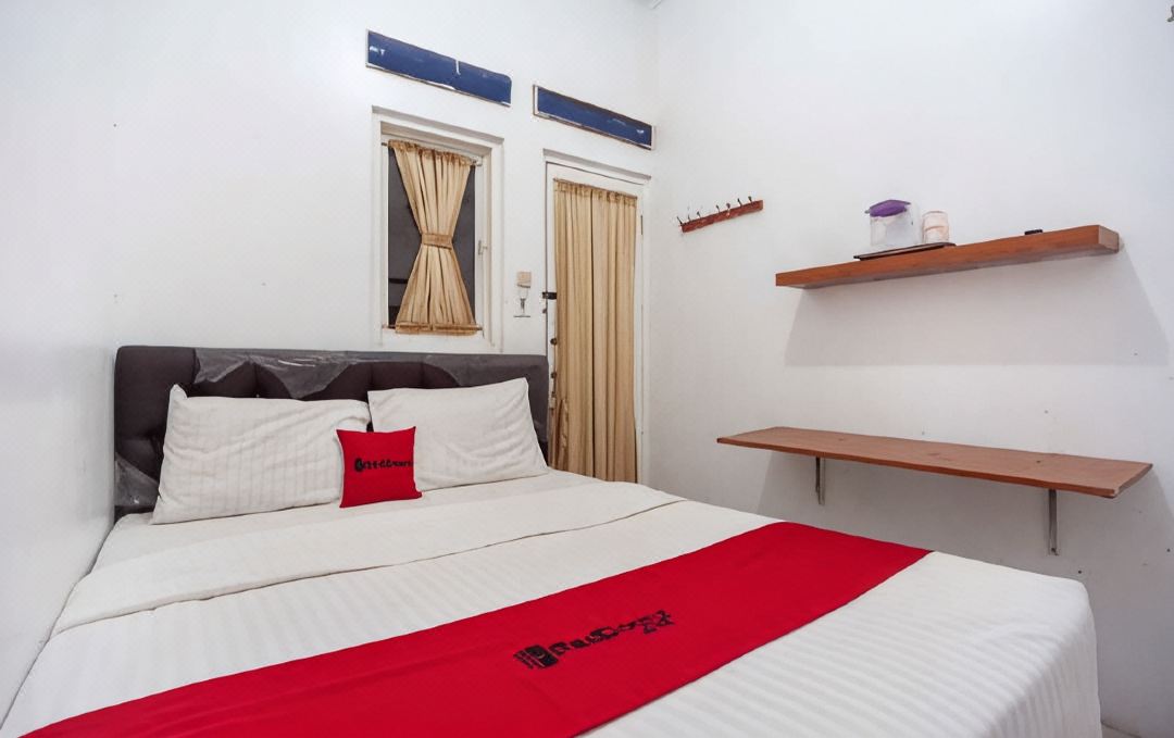 RedDoorz Syariah near PGC Cililitan