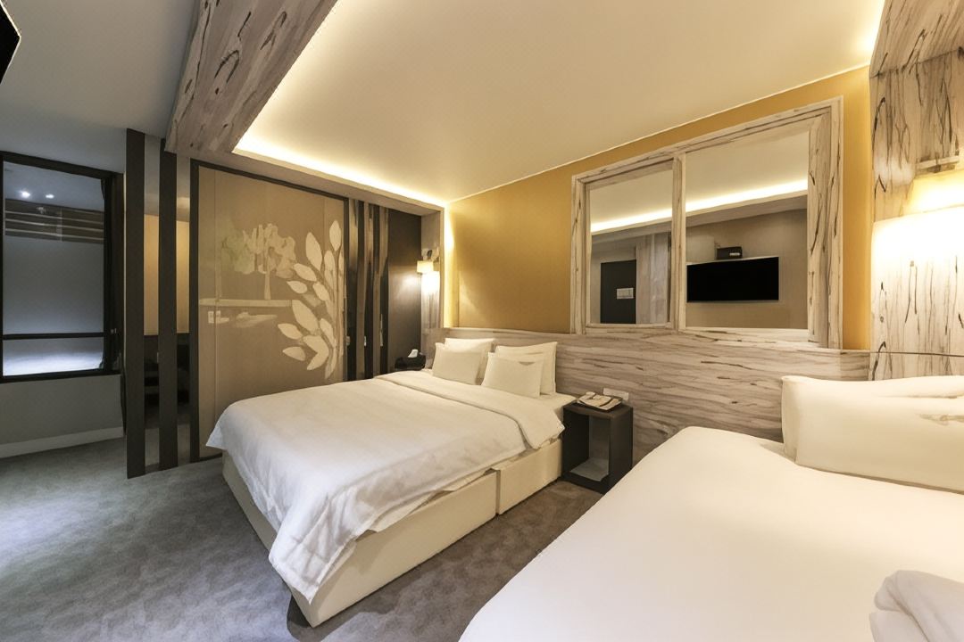 Two Heart Hotel Gimhae Waterpark