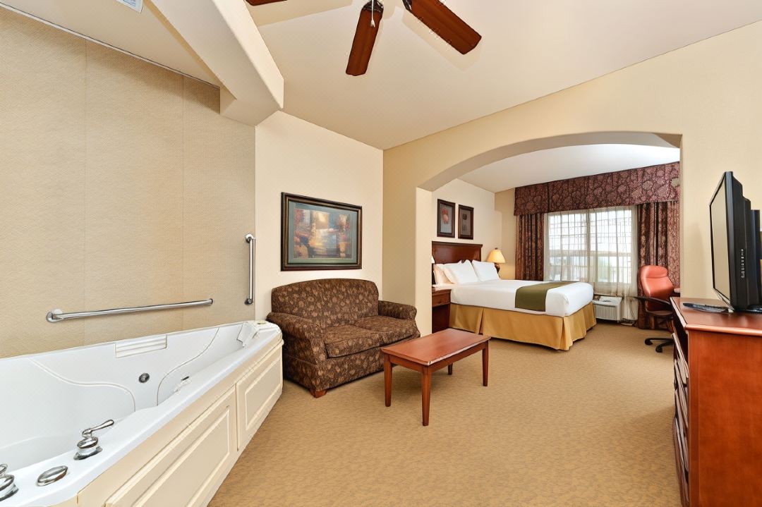 Holiday Inn Express & Suites Las Cruces