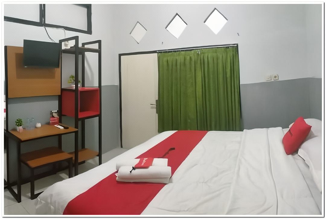 RedDoorz Plus Near Alun Alun Sumenep