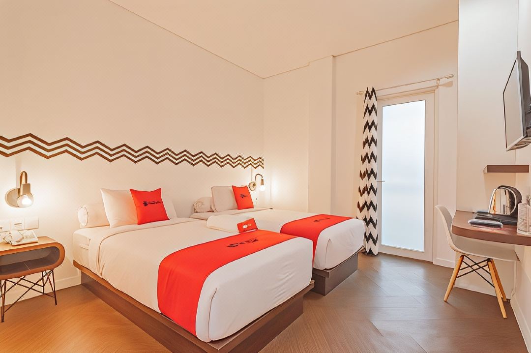 RedDoorz Premium @ Hotel Hebat