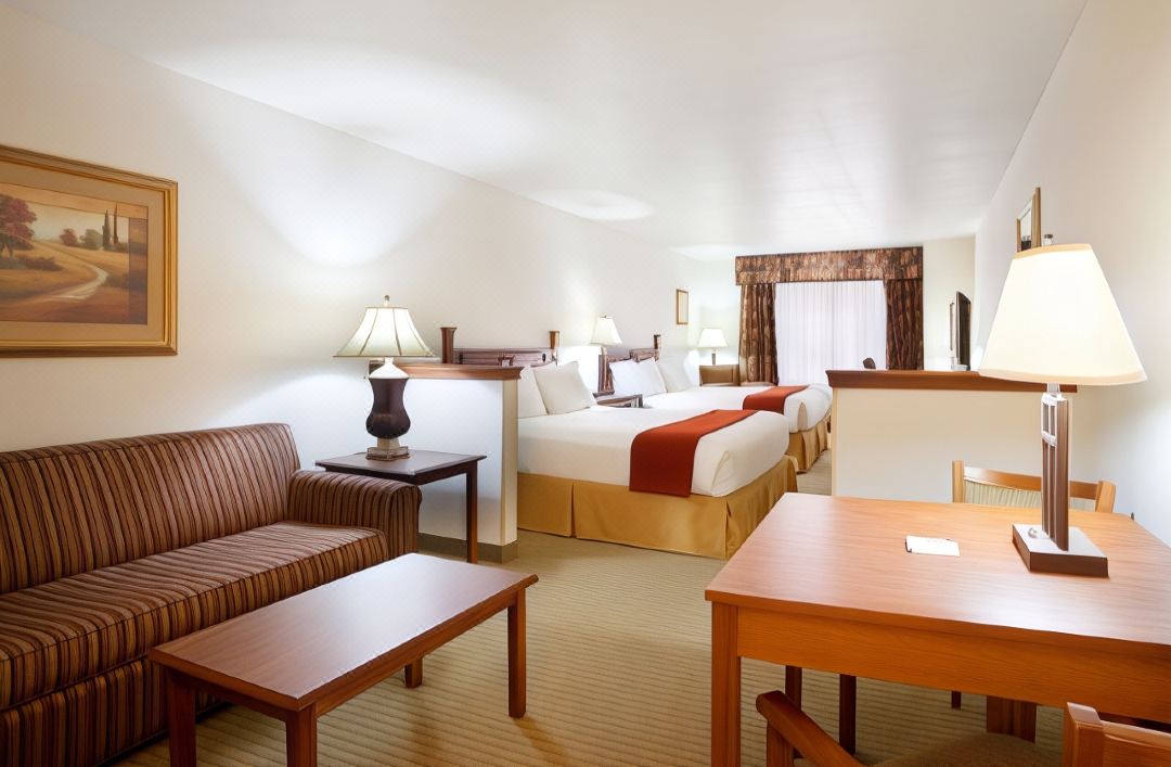 Holiday Inn Express & Suites Mattoon
