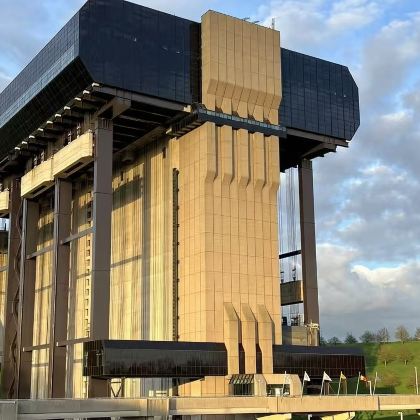 包车解锁工业遗产:运河升船机/斯特雷皮蒂约升船机/陶瓷艺术馆 包车解锁工业遗产:运河升船机/斯特雷皮蒂约升船机/陶瓷艺术馆