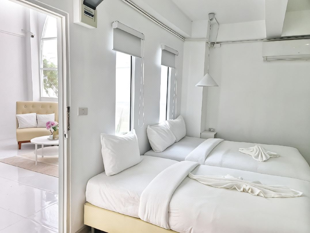 De'White Hotel