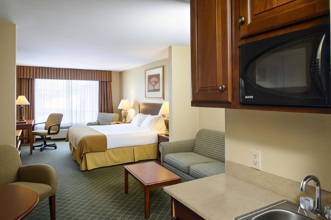 Holiday Inn Express & Suites Chester-Monroe-Goshen