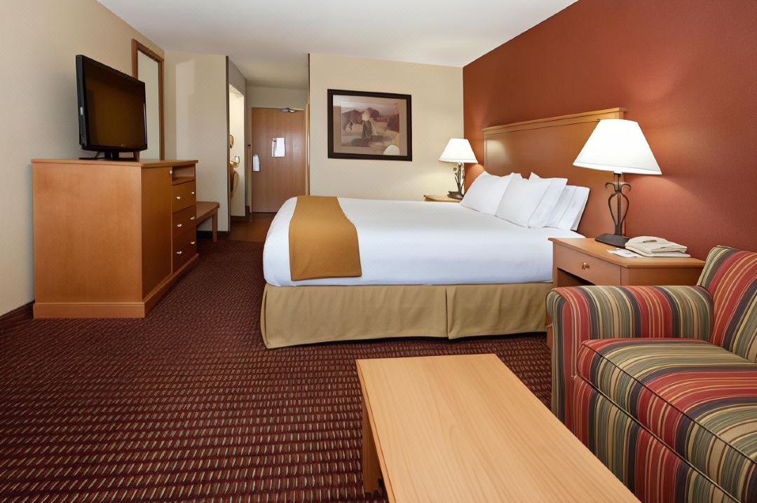 Holiday Inn Express & Suites Raton