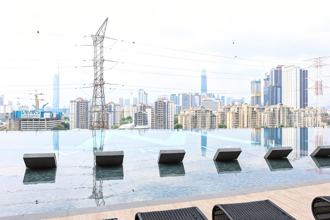 Stylish M Vertica 4 Bedroom Walk to MRT Velocity Mall