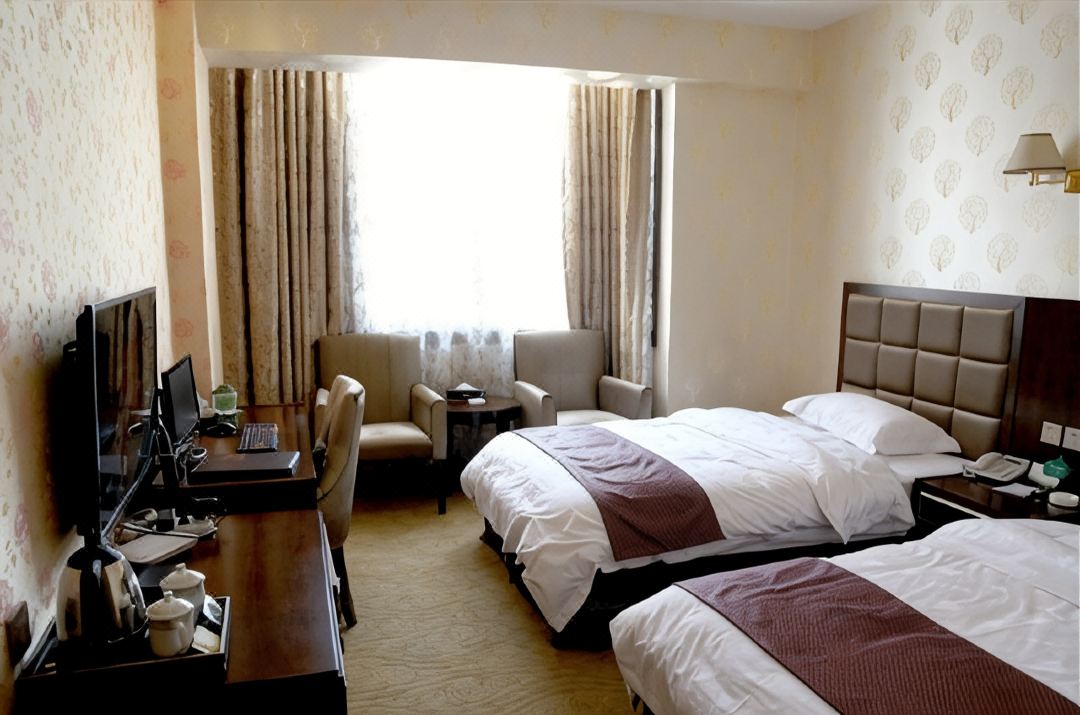 Huatai Yanyuan Hotel