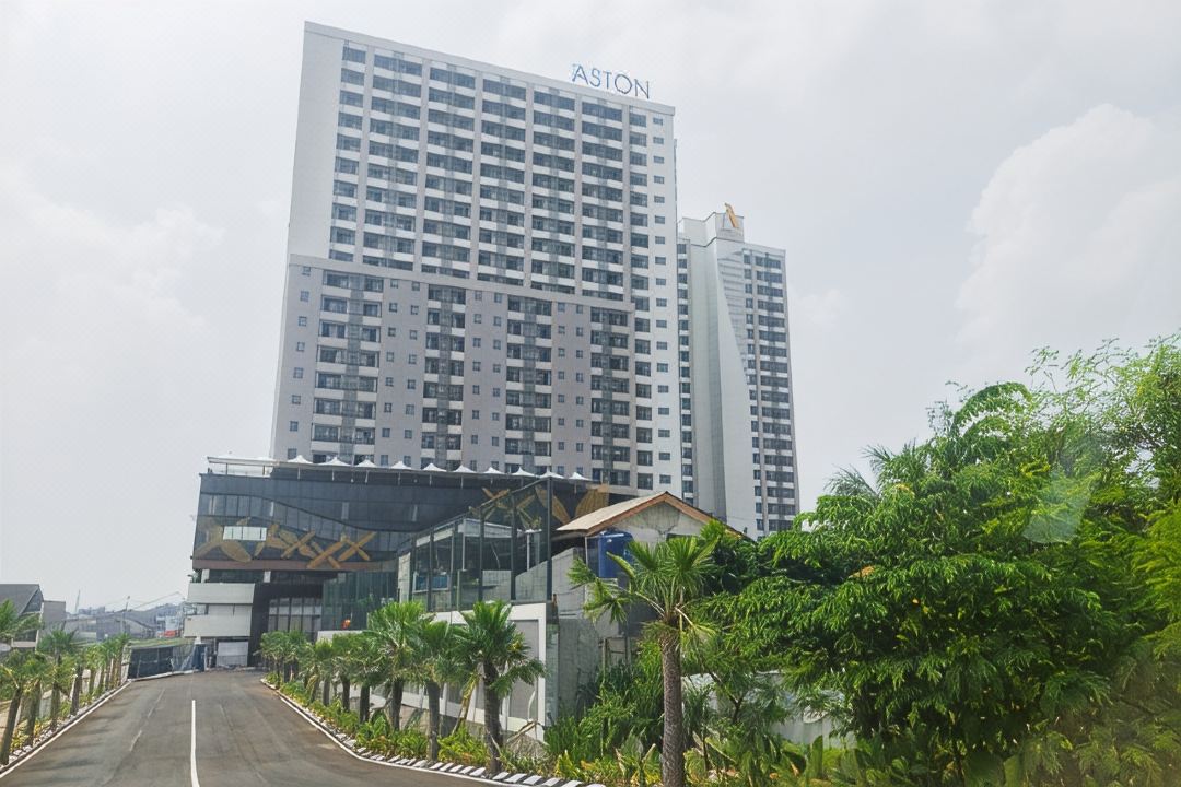 Homey Beige Tinted 1BR at Apartment Anwa Residence By Travelio