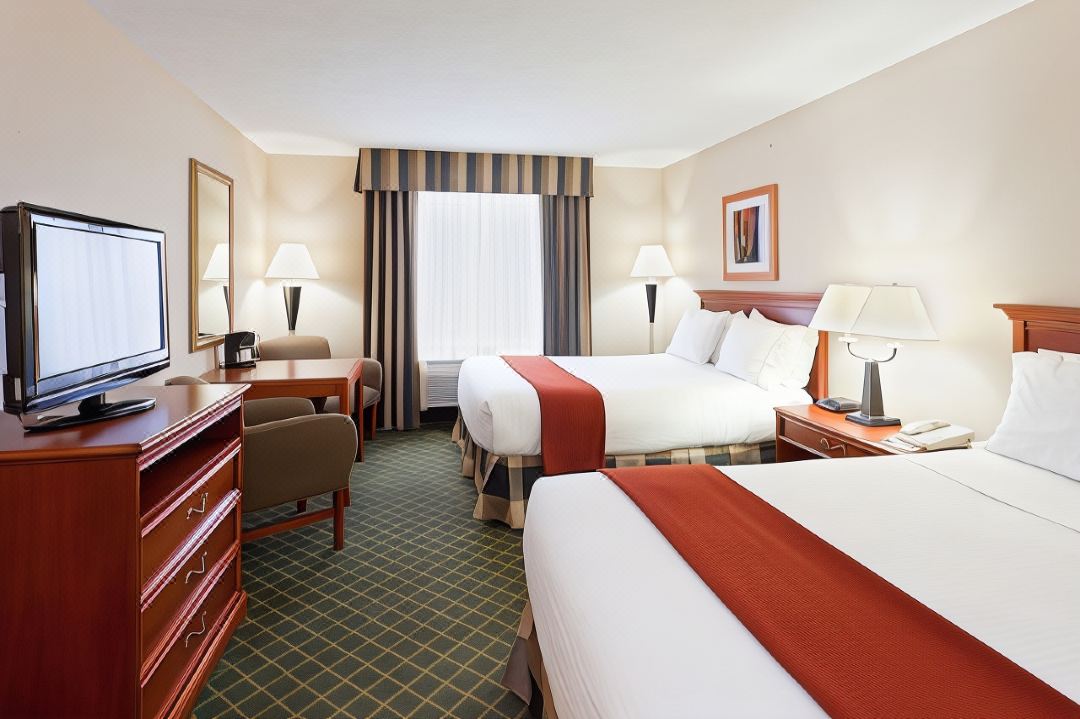 Holiday Inn Express & Suites Kent - University Area