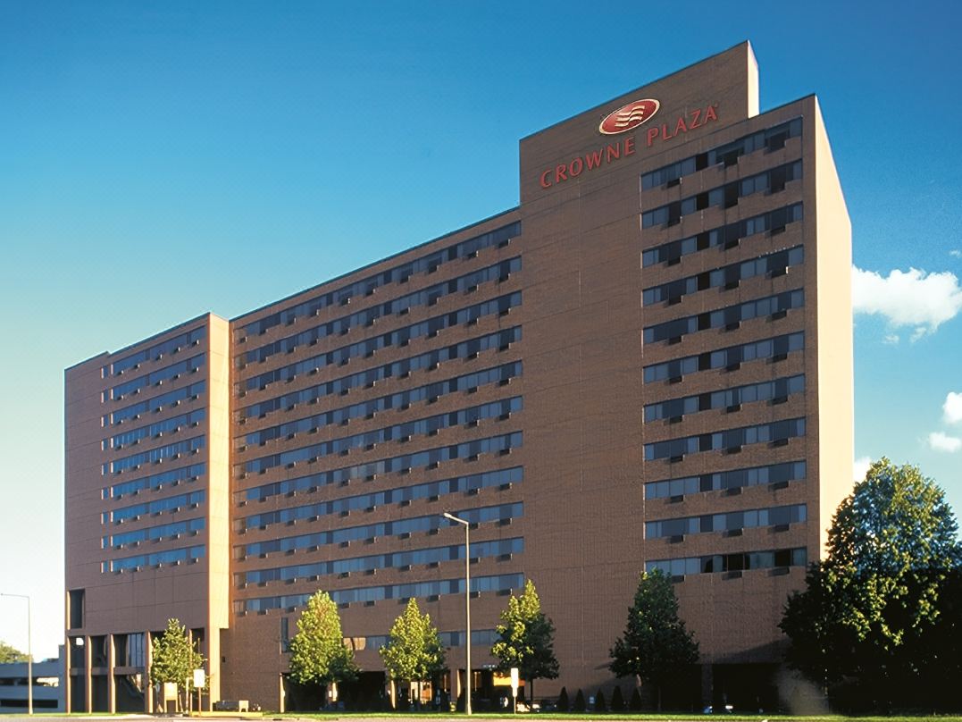 Crowne Plaza Suites MSP Airport - Mall of America