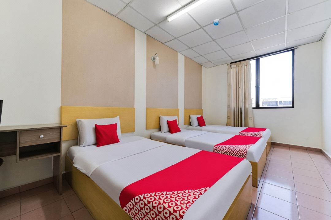 OYO 89461 Cp Hotel