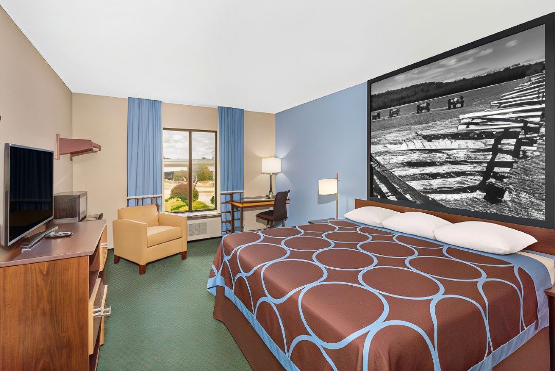 Super 8 by Wyndham Bentonville
