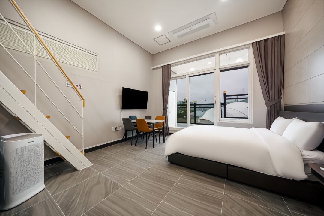 Yeosu Samhak 1947 Pool Villa (Newly Built, Romantic Carriage)