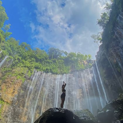 玛琅出发,Tumpak Sewu 瀑布和充满活力的 Jodipan 村一日游(含午餐)印度尼西亚 玛琅出发,Tumpak Sewu 瀑布和充满活力的 Jodipan 村一日游(含午餐)印度尼西亚